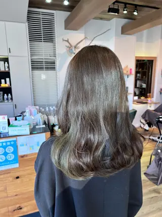 ロング カラー ツキダテ ユイのヘアスタイル