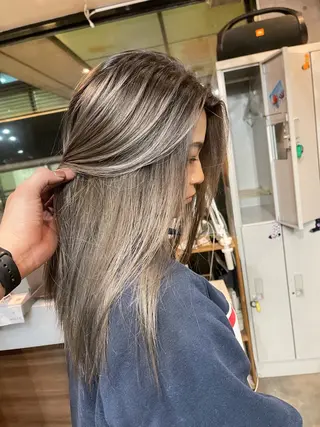 ロング カラー LAFF所属・大阪ハイトーン ひらり💜のヘアスタイル