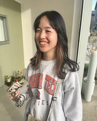 セミロング カラー 林 優花のヘアスタイル