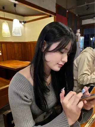 ロング 佐藤 優里のヘアスタイル