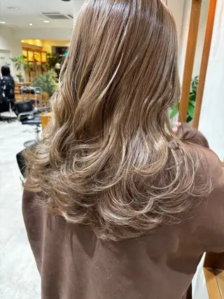 ミディアム カラー hoNua. 栄/透明感カラーのヘアスタイル