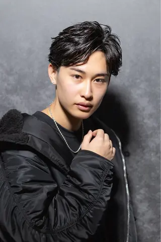 ショート カラー パーマ メンズ 【シャドウパーマ センターパート】義心のヘアスタイル