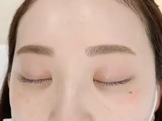 アイブロウ BellFlower Aki（眉・まつげ）のマツエク・マツパデザイン