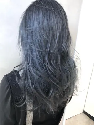 ミディアム カラー 艶ハイトーンブリーチ 🌈小林侑雅のヘアスタイル