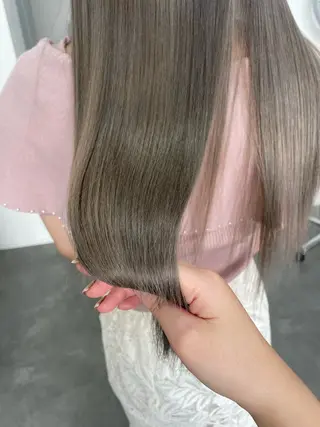 ロング カラー uru"所属・uru" すずきさゆりのヘアスタイル