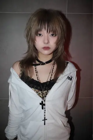 セミロング ✴︎TO-MA✴︎ レッドカラー/透明感のヘアスタイル