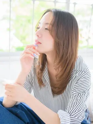 ミディアム 江原 彩華のヘアスタイル