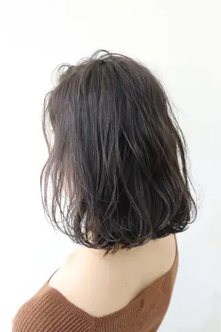 ミディアム 大場 優のヘアスタイル