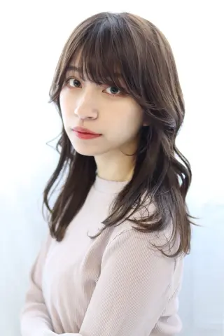 セミロング 朝海 咲希のヘアスタイル