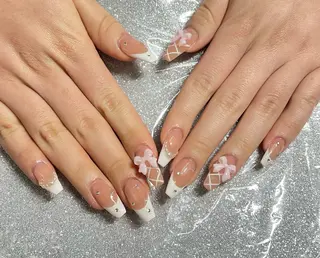 ネイル VIERU 🌈🎀💖のネイルデザイン