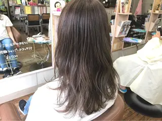 セミロング カラー 髪ふうせん所属・伊藤 光のヘアスタイル