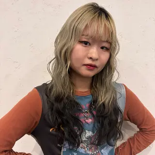 ロング カラー ベージュカラー⌇﻿ くびれヘア.𐙚心音のヘアスタイル