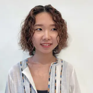 パーマ HIKARI🐈⬛ レイヤー×デザインのヘアスタイル