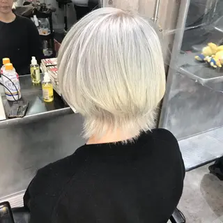 ミディアム カラー ホワイト&レイヤーカ ットエクステ長畠俊輔のヘアスタイル