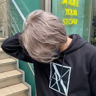 カラー メンズ 💎艶々ハイトーン MOE💍🤍のヘアスタイル