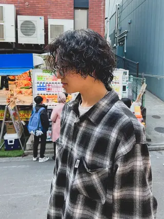 ショート パーマ メンズ 豊崎 佑輔のヘアスタイル
