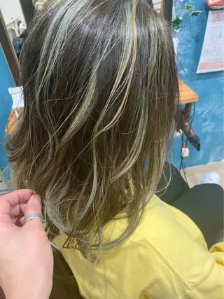 セミロング カラー ALOHANA 津店所属・TSUBASA▫️ ブリーチ#エクステのヘアスタイル