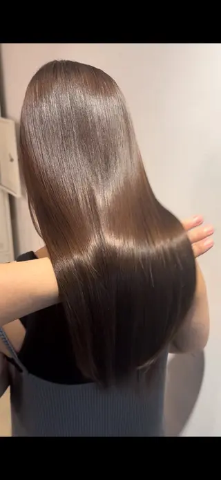 ロング ⭕鏡のような劇艶/ 賀川サトシ⭕️のヘアスタイル