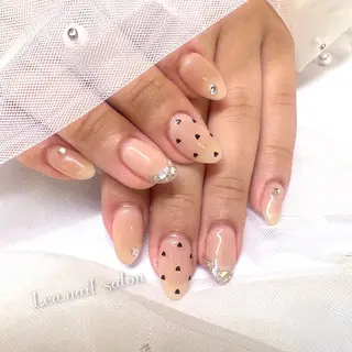 ネイル Lea.nail salon所属・大波 万桜のネイルデザイン