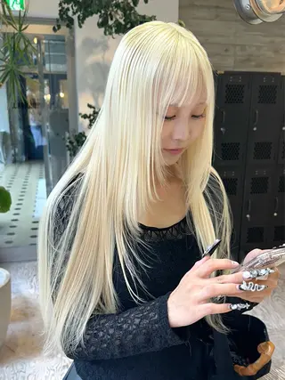 ロング 抜きっぱなしブロンド ササキカズマのヘアスタイル