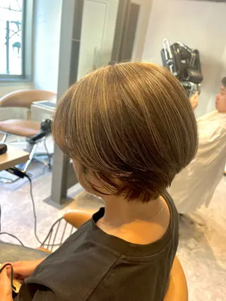 ショート カラー うしだ かおるのヘアスタイル