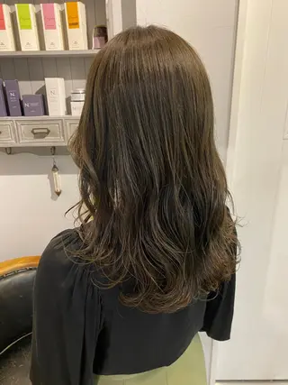 セミロング カラー 西村 美羽のヘアスタイル