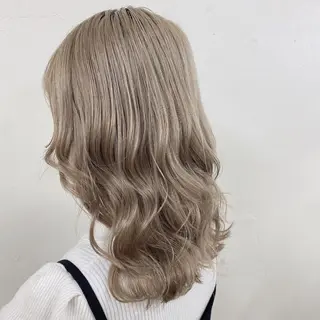 セミロング カラー 🪄池袋ハイトーン 🪄ブリーチカラーのヘアスタイル
