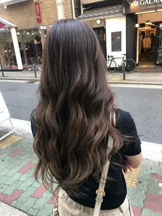 セミロング MAAT所属 AKANEのヘアスタイル