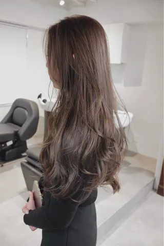 ロング カラー 瀬利 華加のヘアスタイル