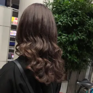 ミディアム カラー 山崎 絵莉香のヘアスタイル