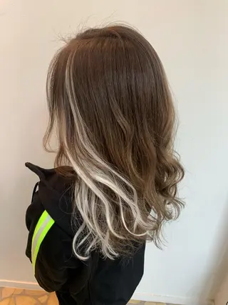 ミディアム 小笠原 菜緒のヘアスタイル