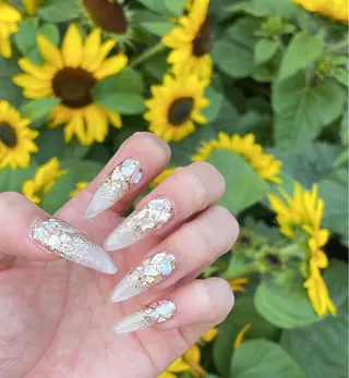 ネイル VIERU 🌈🎀💖のネイルデザイン