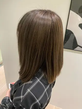 ミディアム カラー THREE byKEEPのヘアスタイル