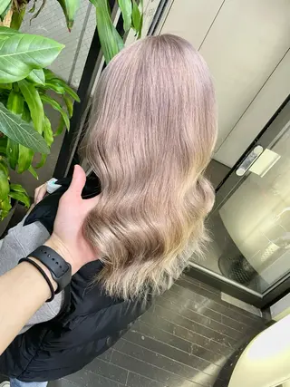 ミディアム 有人/バレイヤージュ /シャドールーツのヘアスタイル