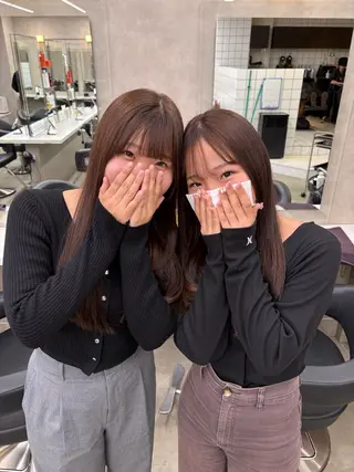 カラー ベージュ／ブラウン/ ナチュラルレイヤーのヘアスタイル