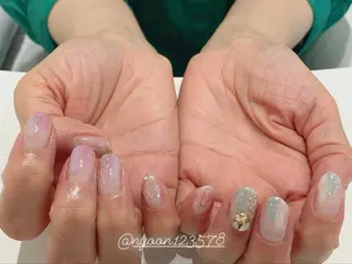 ミディアム キッズ ネイル マツエク・マツパ アイブロウ 13日3980円‼️ マグもデザインも◎のネイルデザイン