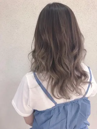 カラー 松下 由恵のヘアスタイル