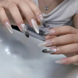 ネイル T. Leeのネイルデザイン