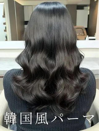 ロング 波巻きウェーブ 韓国風パーマ 纐纈のヘアスタイル