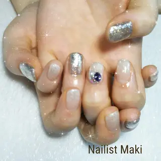 ネイル 小顔・毛穴・たるみ ネイル　似内真樹のエステ・リラクイメージ