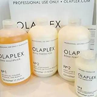 セミロング カラー パーマ GOToday所属・艶髪／オリーブ系／ 肌が綺麗に見えるお色のヘアスタイル