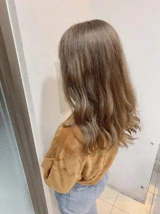 セミロング カラー 白髪ぼかしハイライト 柳川拓哉のヘアスタイル