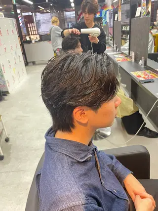 ショート メンズならお任せ フェザー/波巻きのヘアスタイル