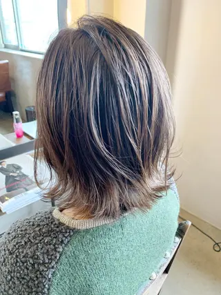 ミディアム カラー 佐藤 美紅のヘアスタイル