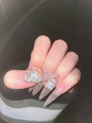 ネイル アイズ渋谷店所属・アイズ~is~渋谷店 hiyo🐈‍⬛のネイルデザイン