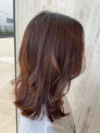 ミディアム 岡村 真子のヘアスタイル