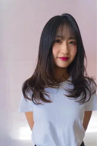 セミロング 喜屋武 美月のヘアスタイル