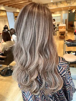 ロング 渋谷ハイトーン/ デザインカラー阿部のヘアスタイル