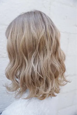 ミディアム カラー 鍋田 和見のヘアスタイル