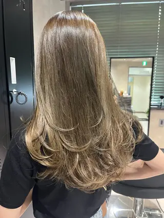 ロング カラー room肥後橋所属・room ヨネヤマのヘアスタイル